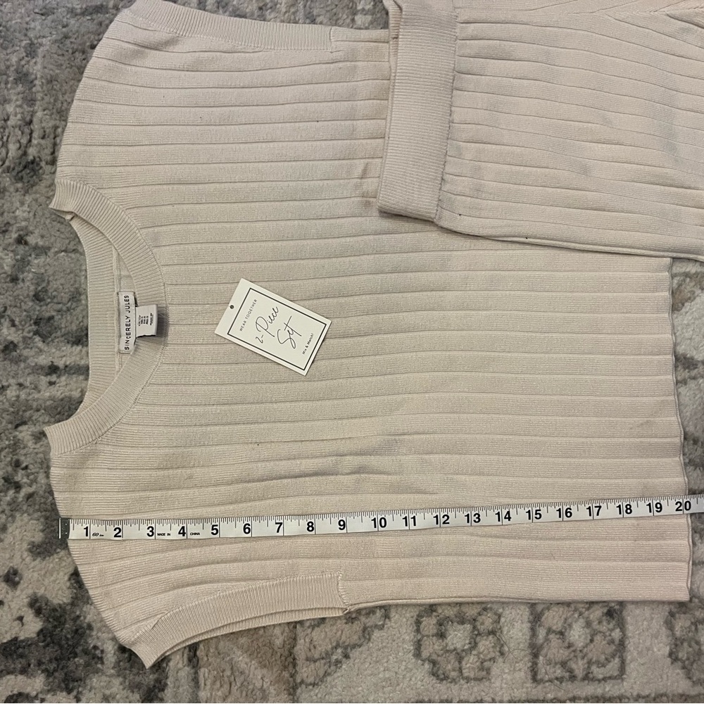 Two-Piece Luxurious Loungewear Set Pullover Top & Wide Leg Pants Size Small - Picture 4 of 7